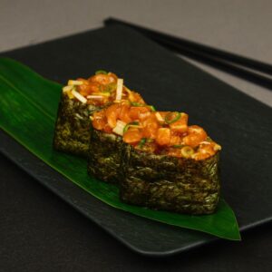 Salmon TarTar Gunkan